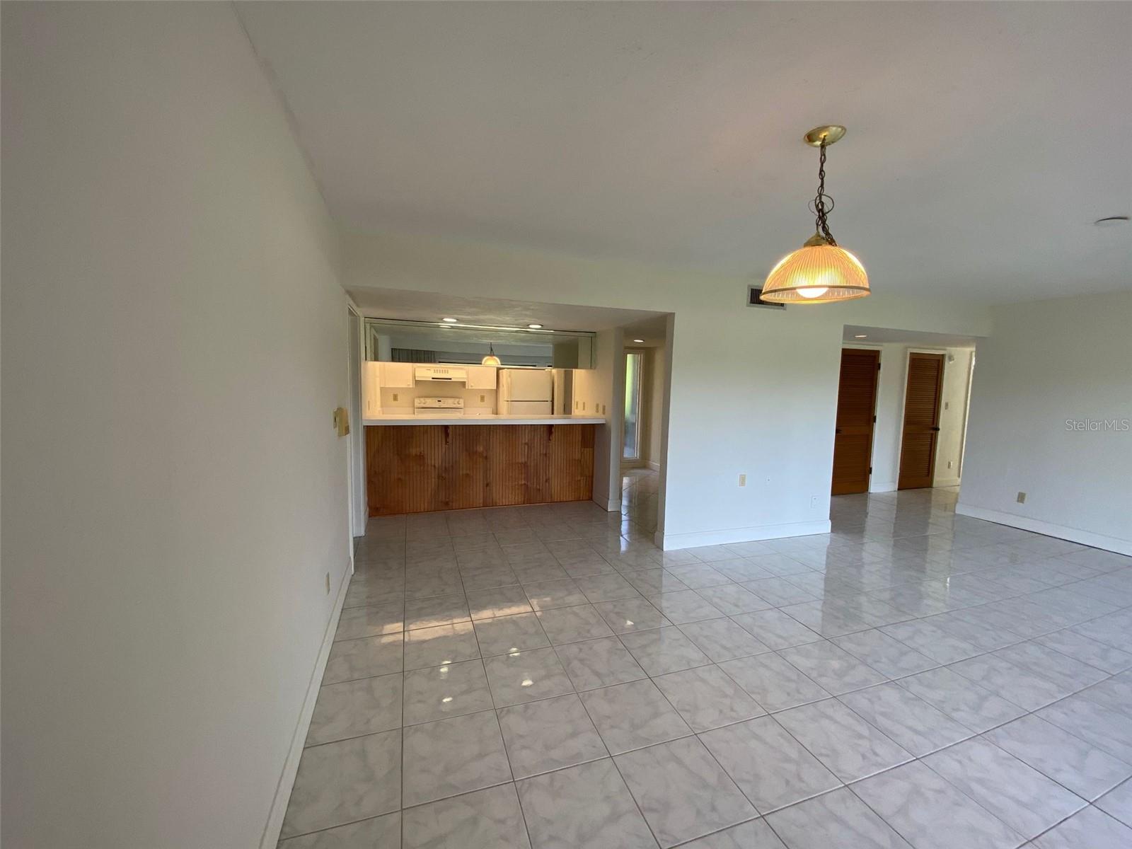 Image 6 of 12 For 181 Palm View Court 3460-1
