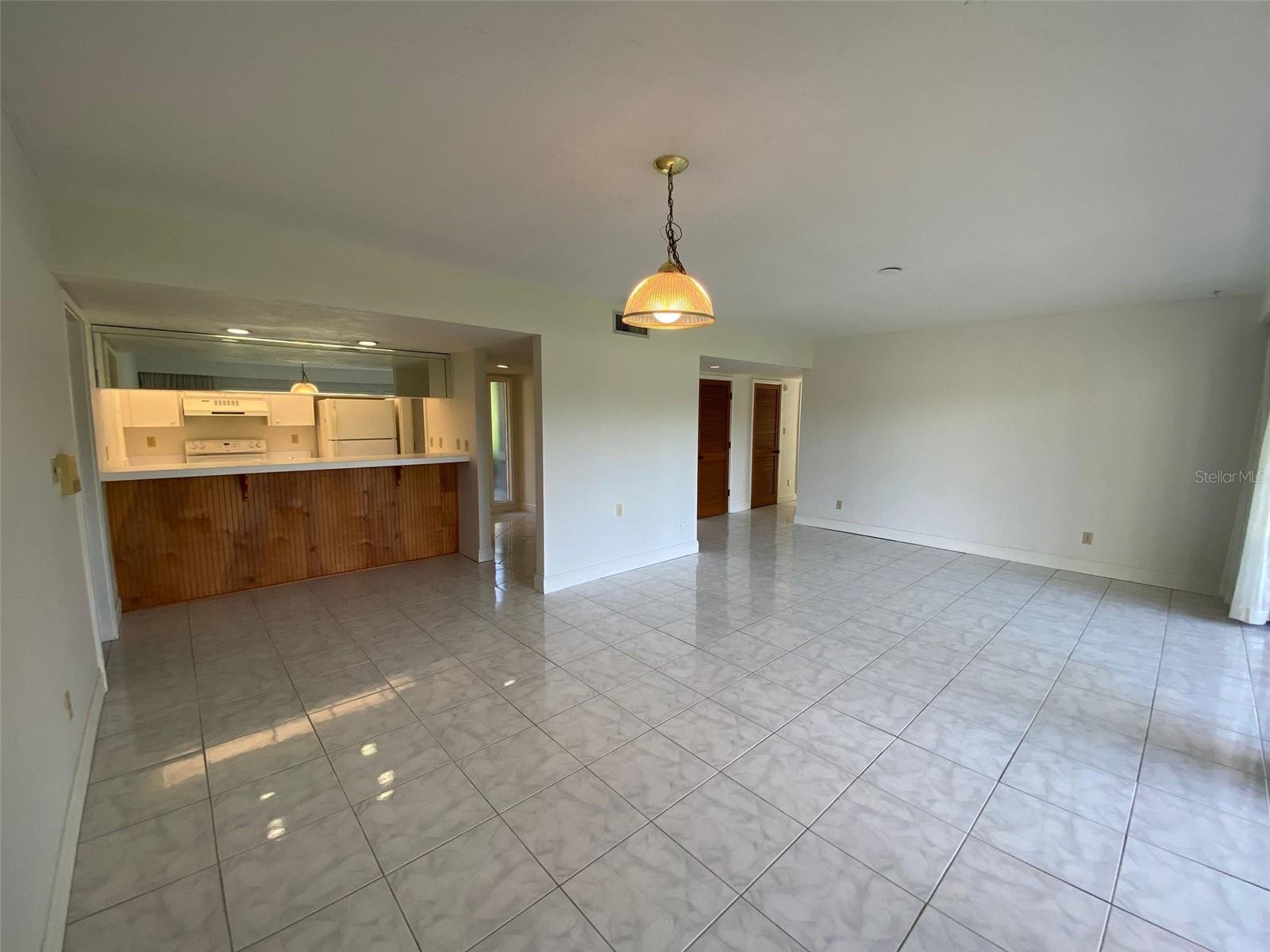 Image 7 of 12 For 181 Palm View Court 3460-1