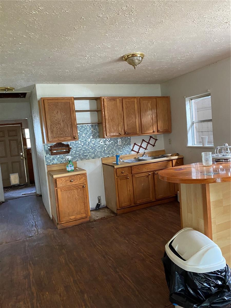 Image 3 of 10 For 4702 Cr 304