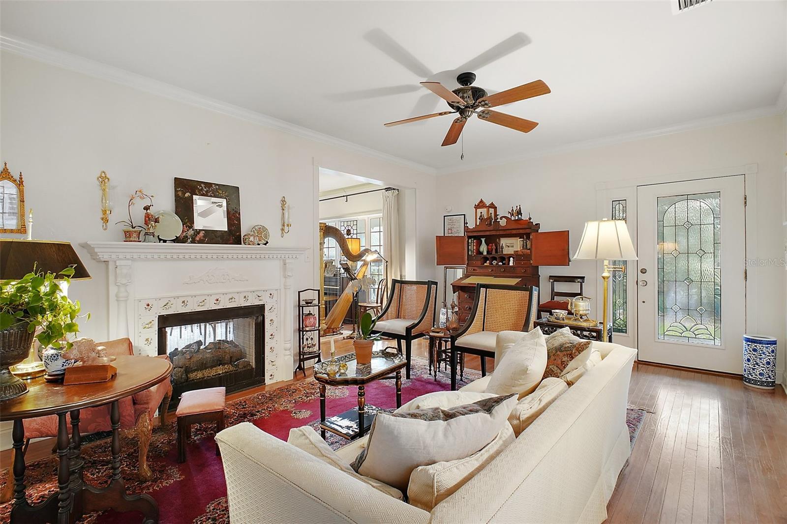 Image 10 of 55 For 824 Michigan Street