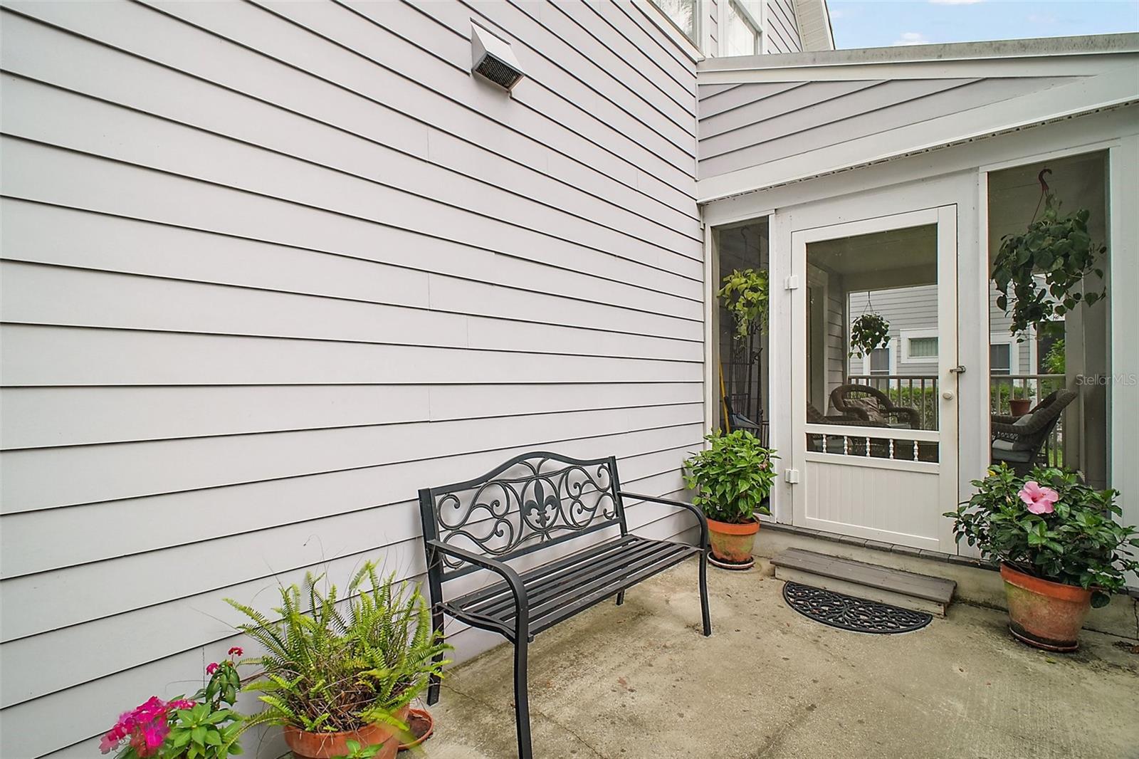 Image 30 of 55 For 824 Michigan Street