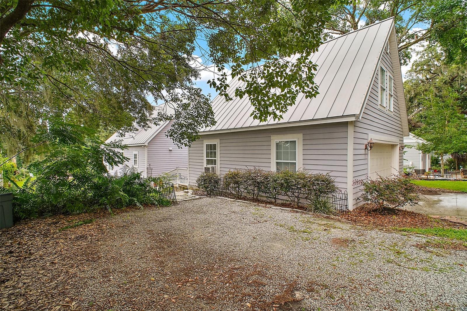 Image 41 of 55 For 824 Michigan Street