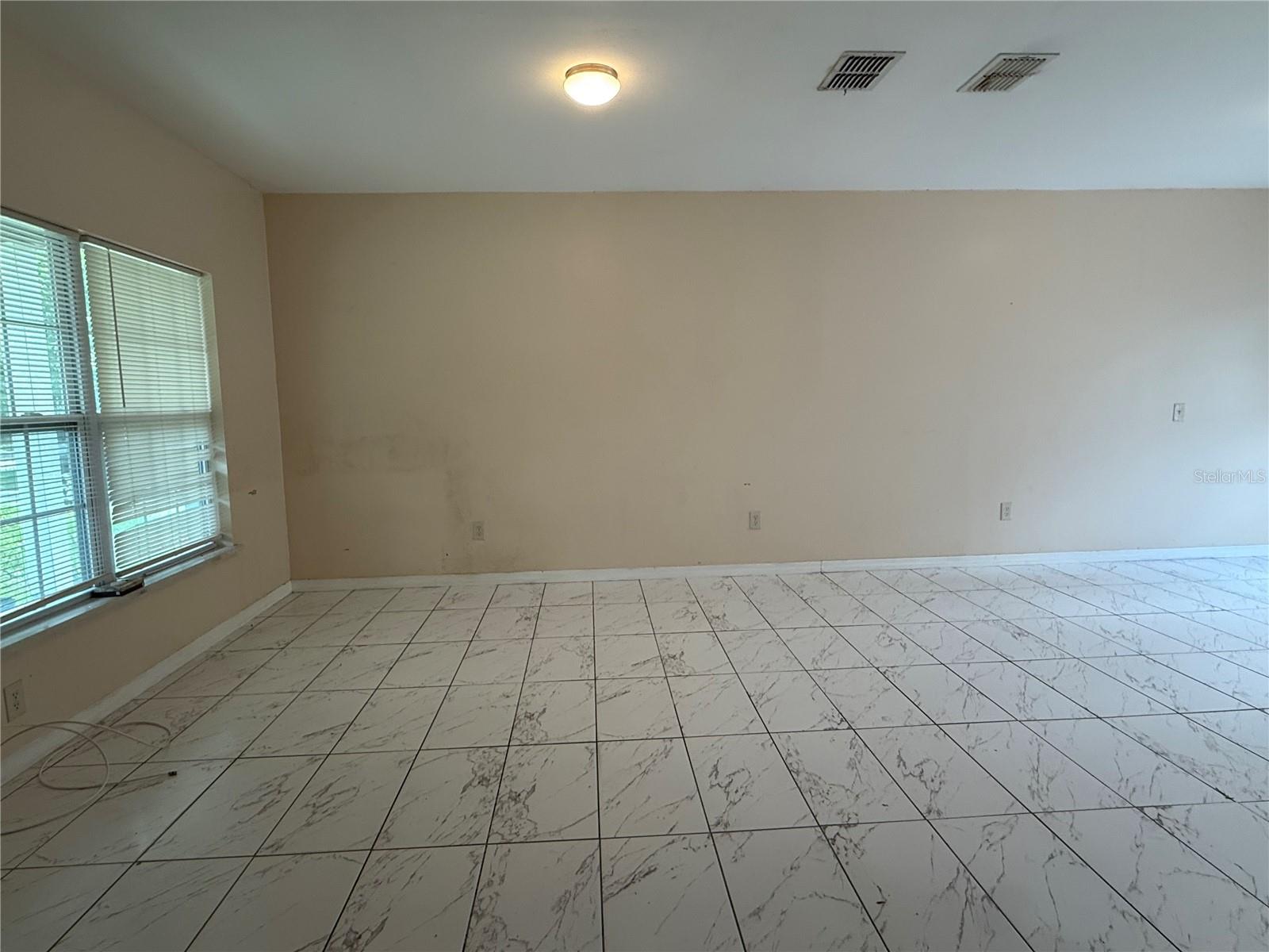 Image 10 of 54 For 402 Maple Street