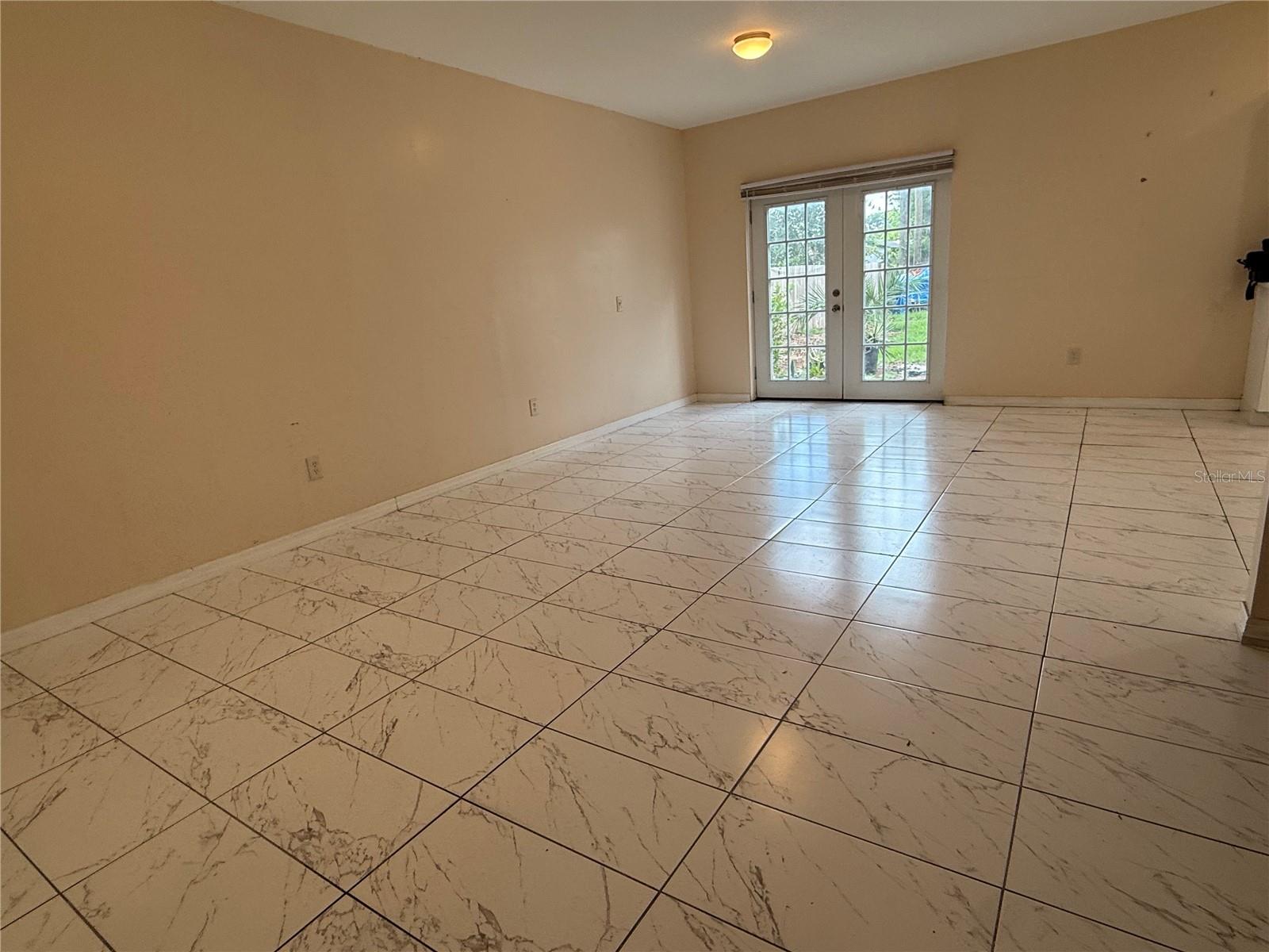 Image 11 of 54 For 402 Maple Street