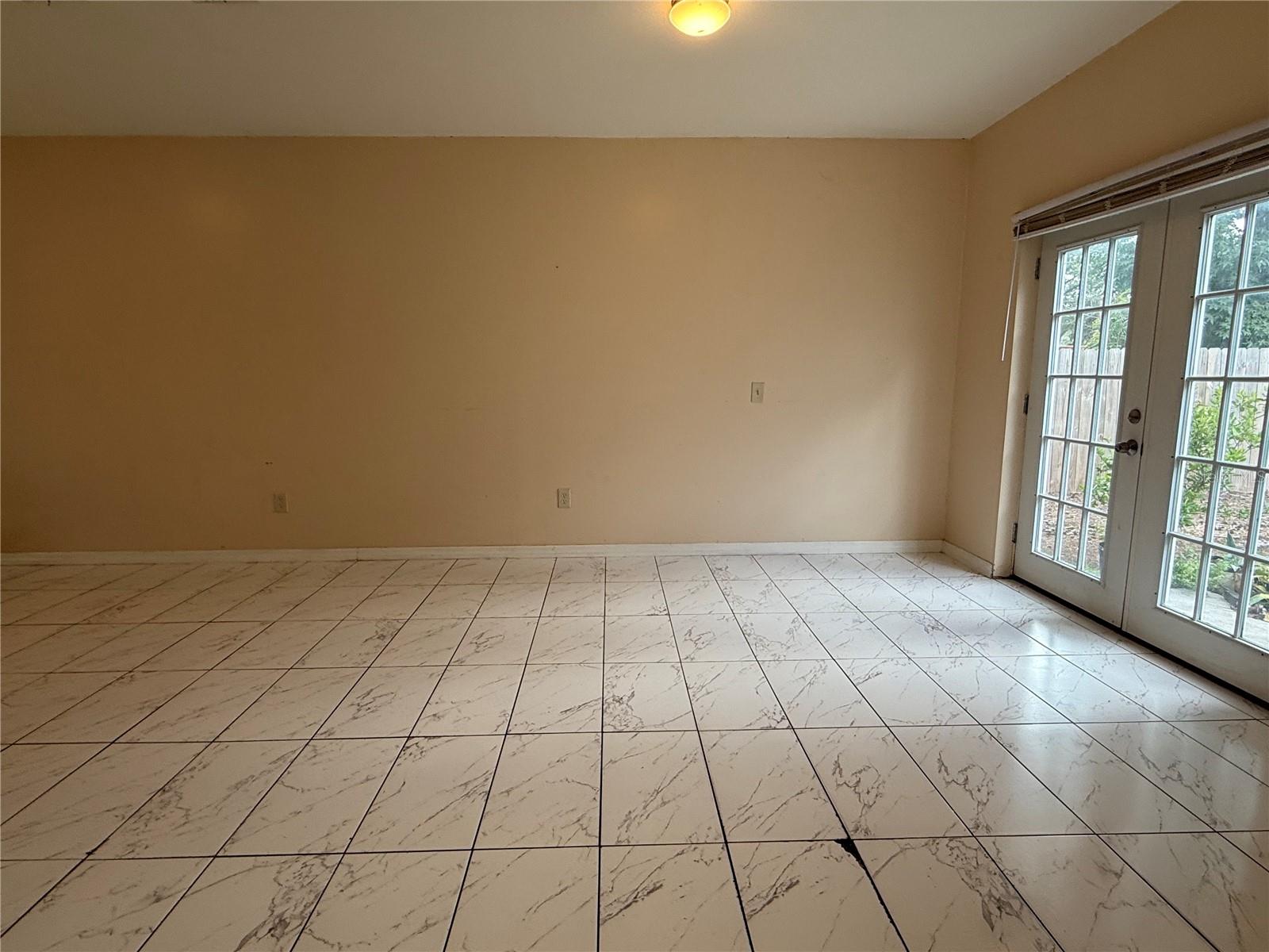 Image 12 of 54 For 402 Maple Street