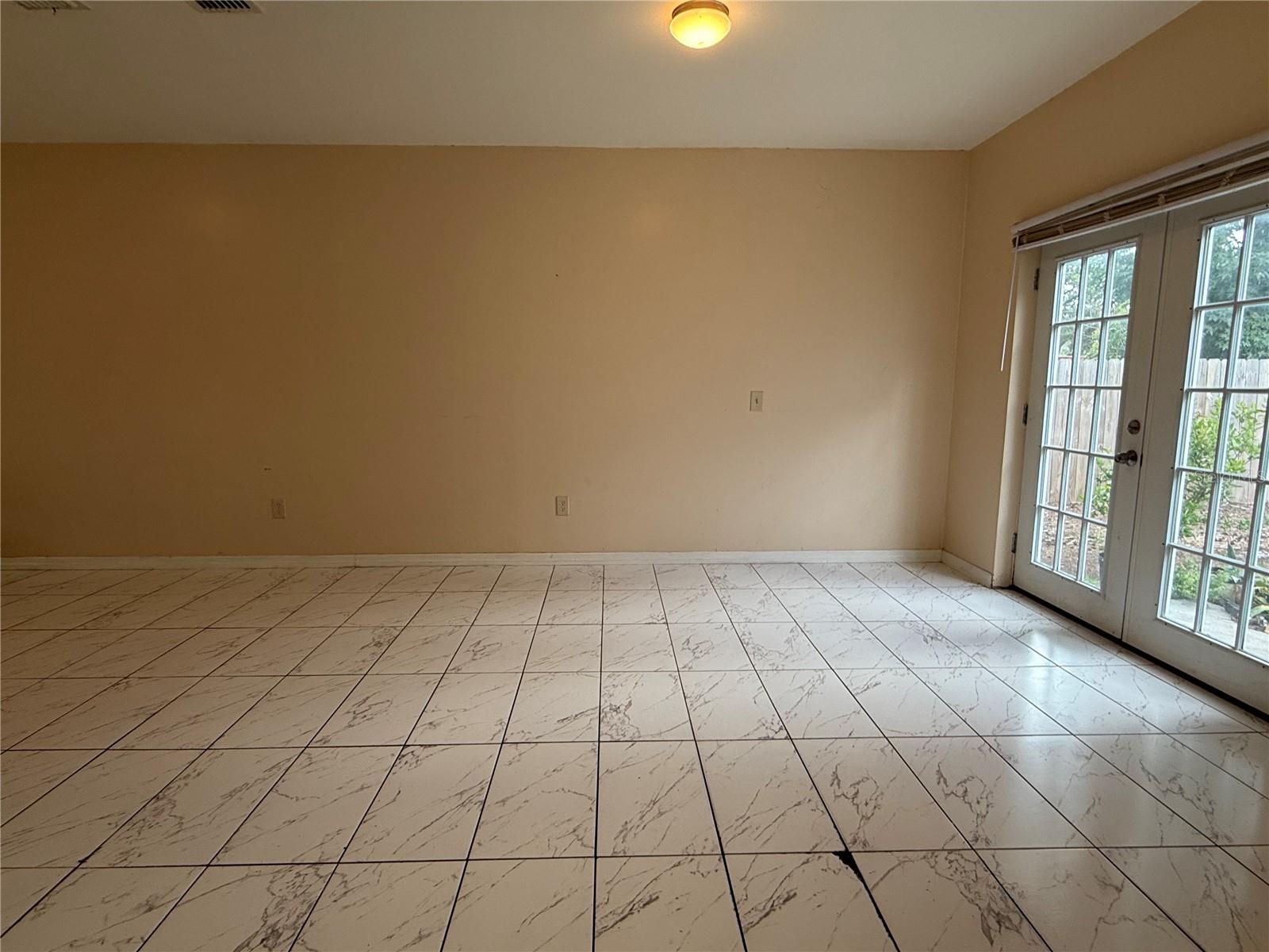 Image 13 of 54 For 402 Maple Street