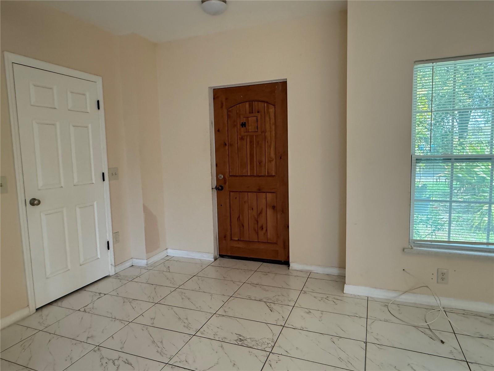 Image 9 of 54 For 402 Maple Street