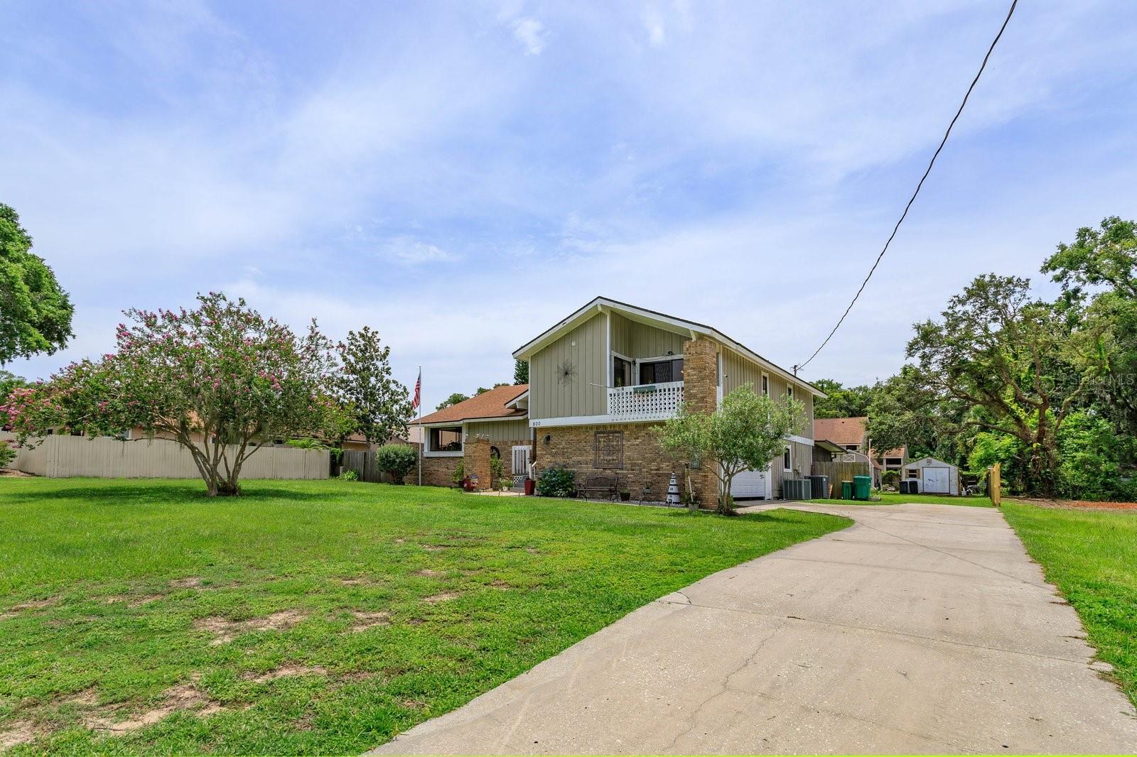 Image 3 of 38 For 800 Lakeview Avenue