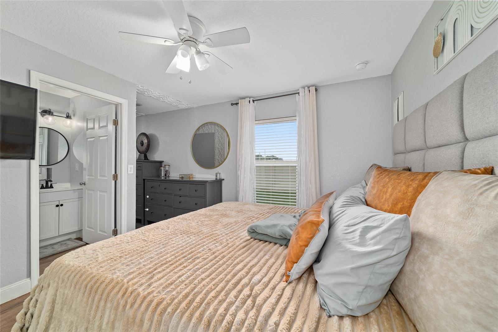 Image 11 of 21 For 2711 17th Circle