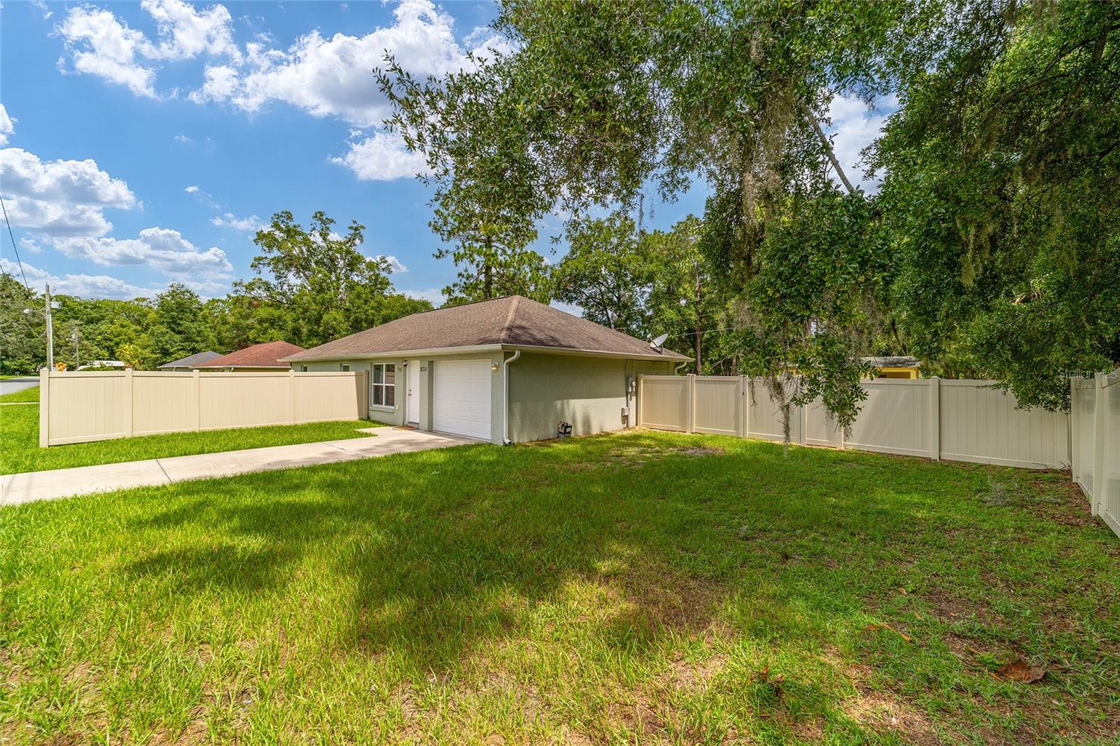 Image 4 of 21 For 2711 17th Circle
