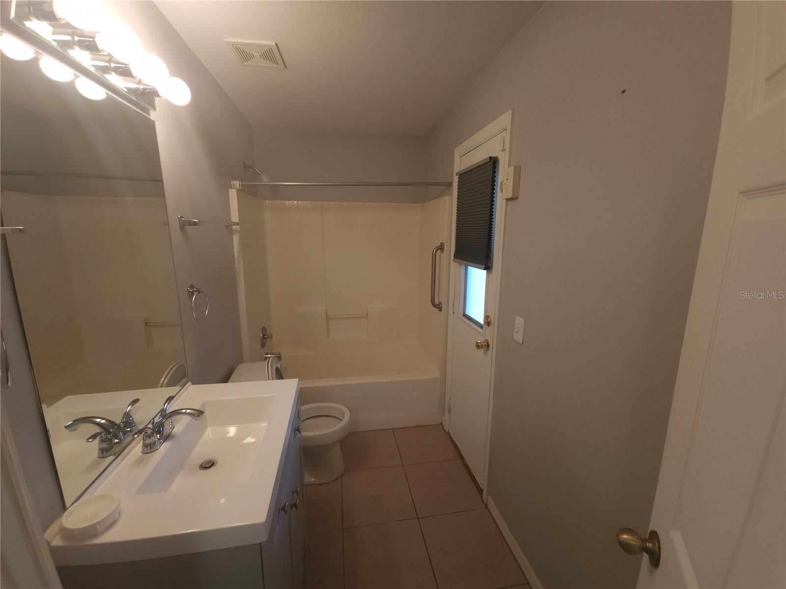 Image 15 of 24 For 17340 Woodcrest Way