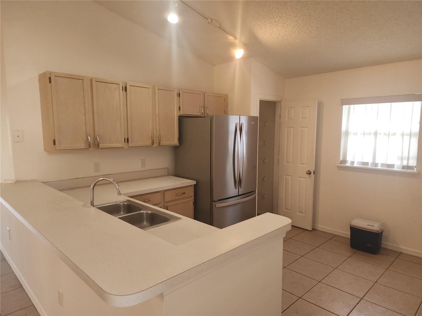 Image 4 of 24 For 17340 Woodcrest Way