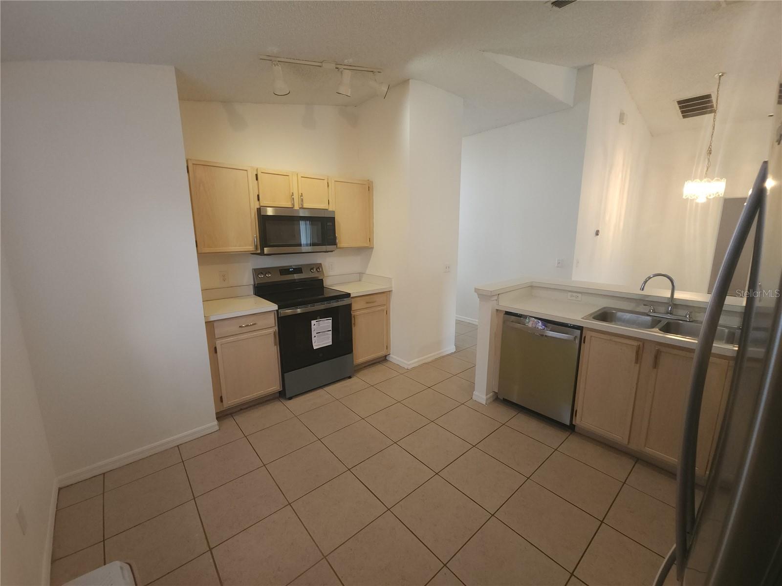 Image 5 of 24 For 17340 Woodcrest Way