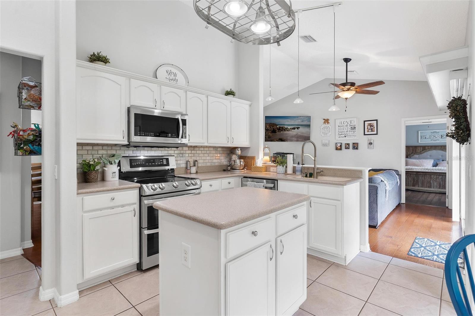 Image 13 of 41 For 1642 Hickory Ridge Drive