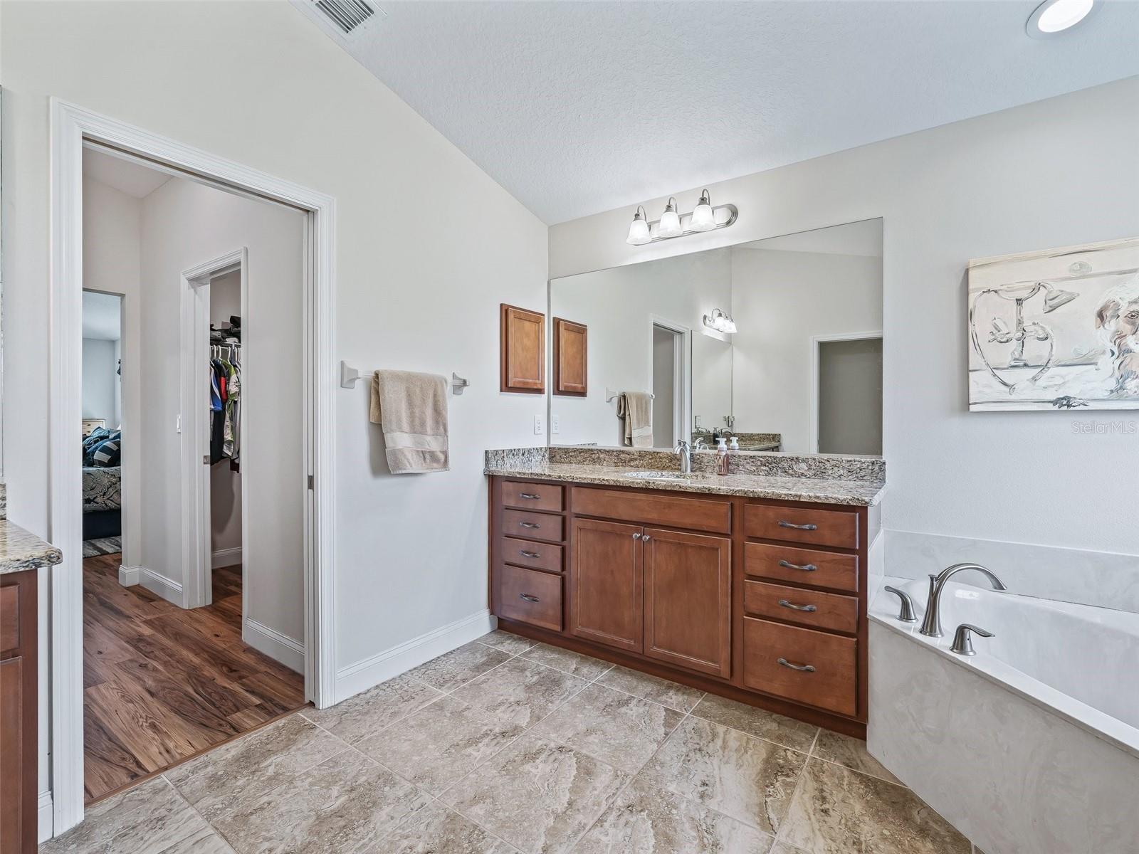 Image 40 of 73 For 41525 Saddle Ridge Lane