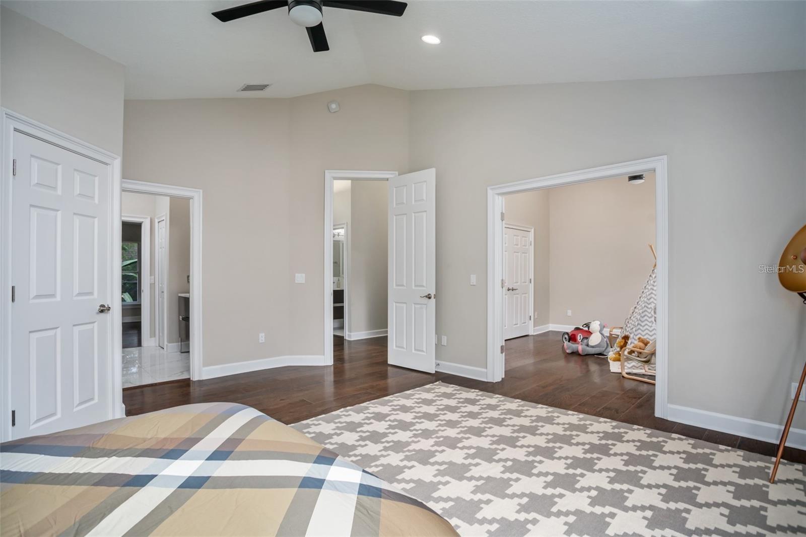 Image 42 of 64 For 8704 Crestgate Circle
