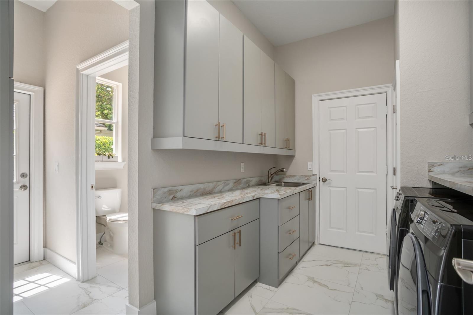 Image 61 of 64 For 8704 Crestgate Circle