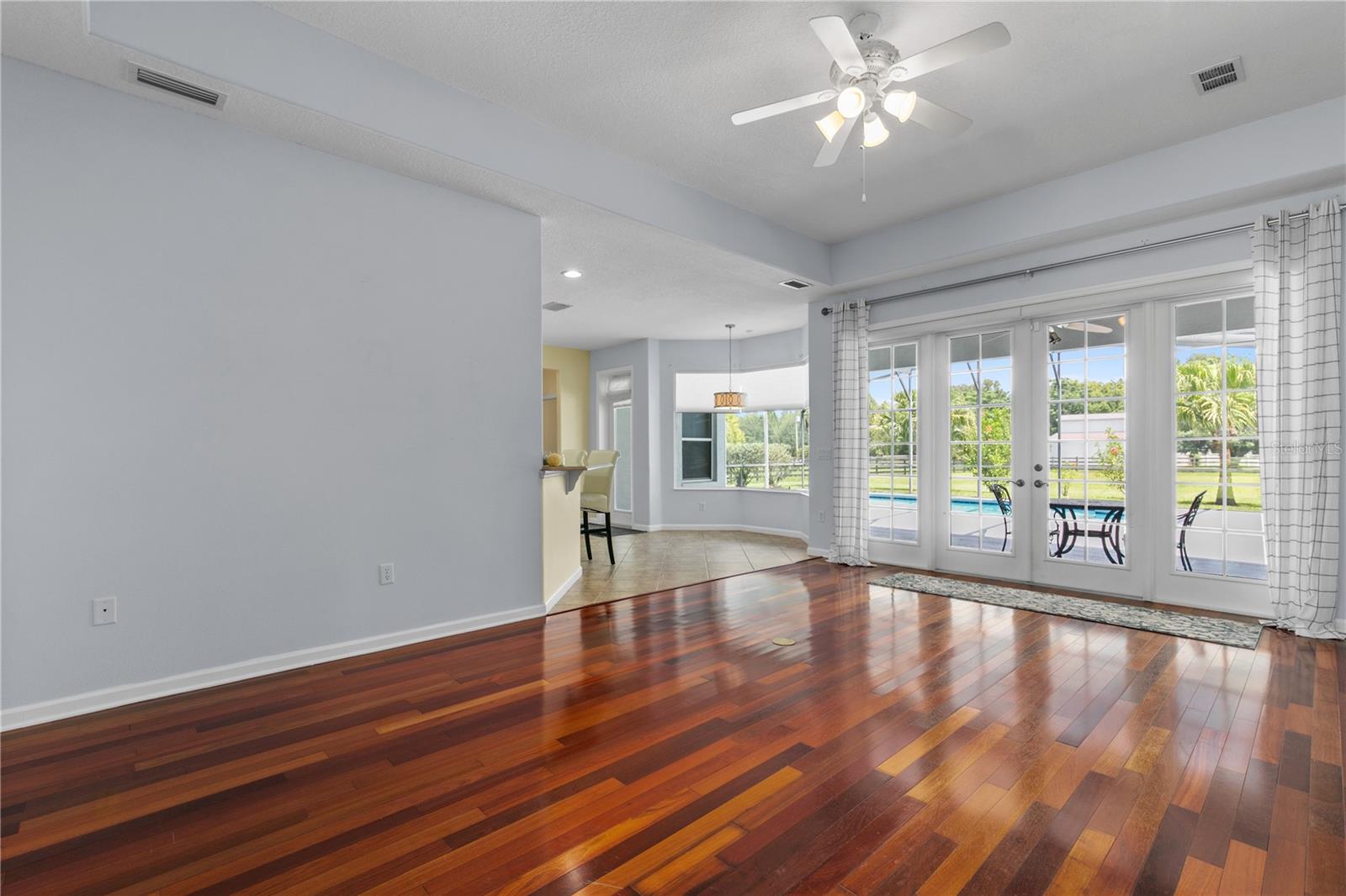 Image 11 of 66 For 7811 Laurel View Drive