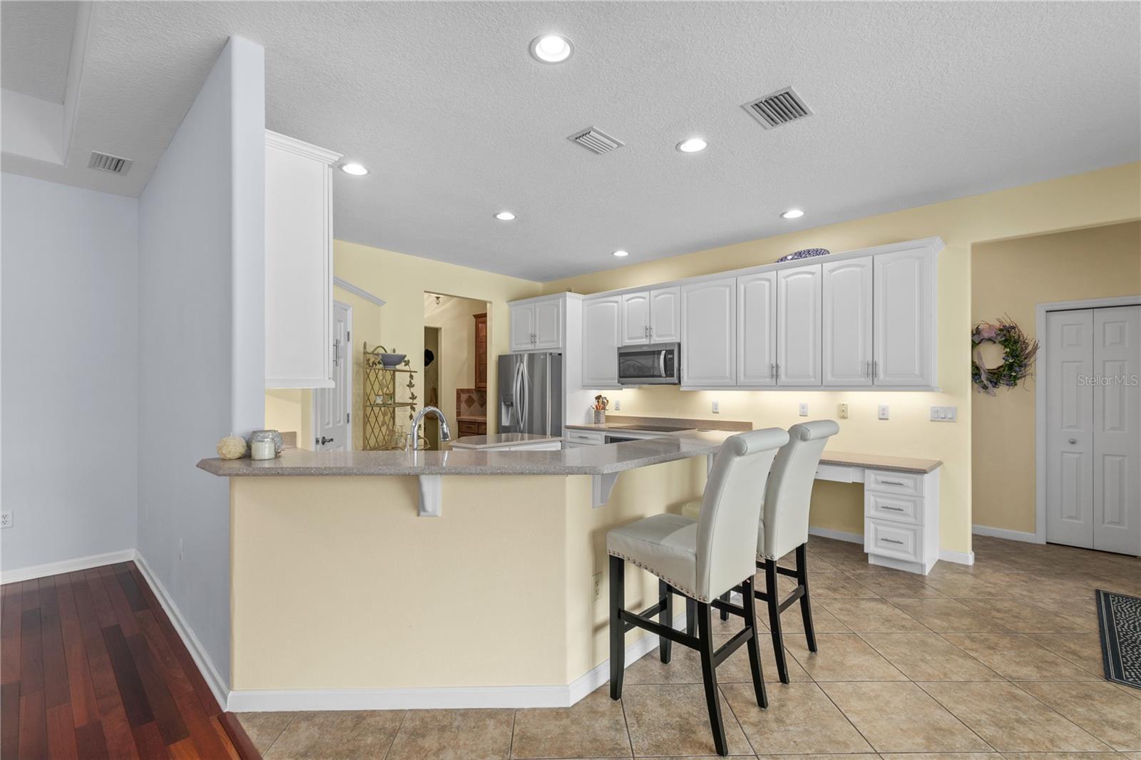 Image 17 of 66 For 7811 Laurel View Drive