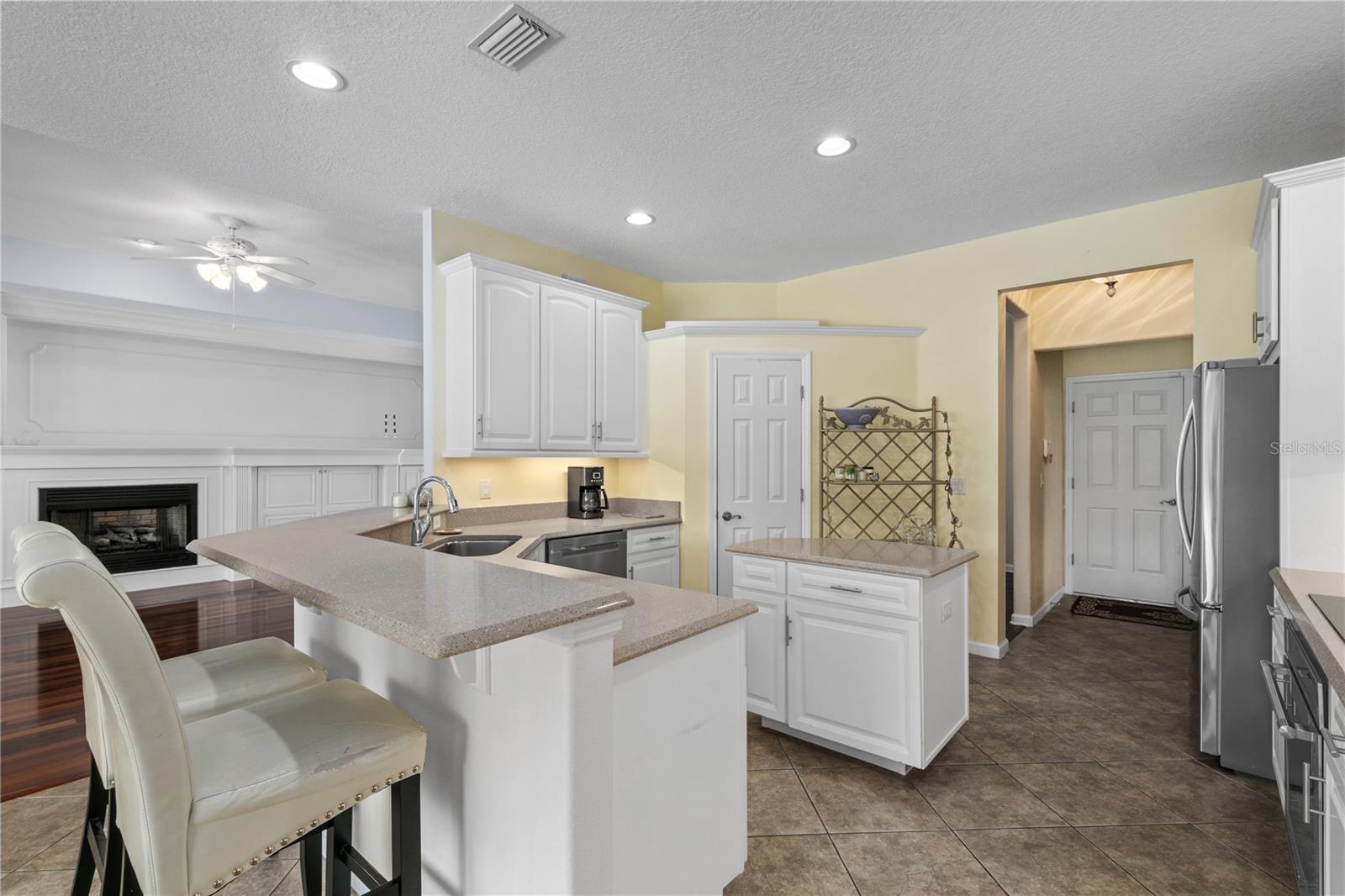 Image 18 of 66 For 7811 Laurel View Drive