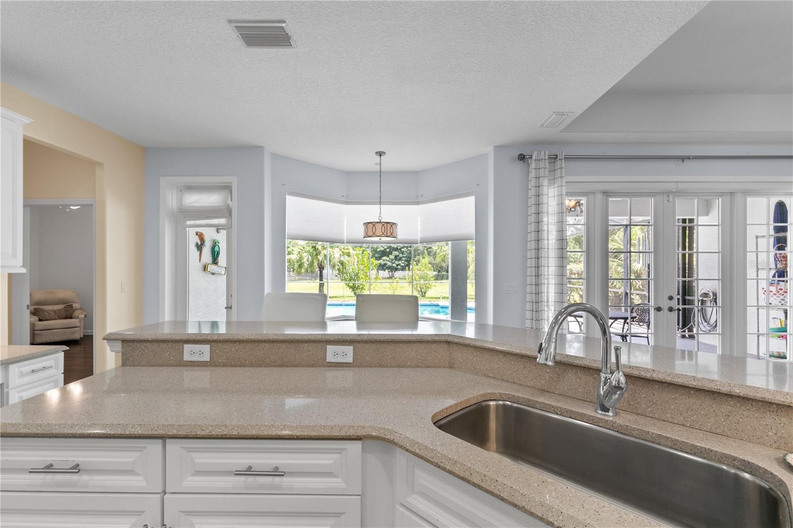 Image 19 of 66 For 7811 Laurel View Drive