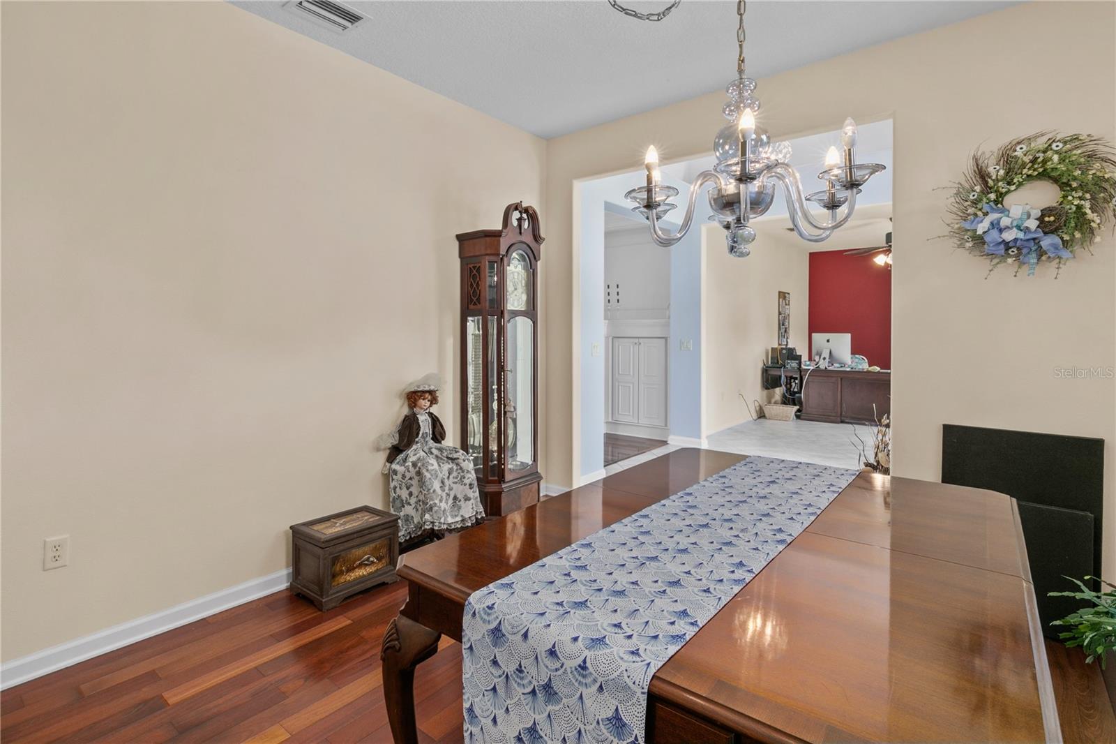 Image 8 of 66 For 7811 Laurel View Drive