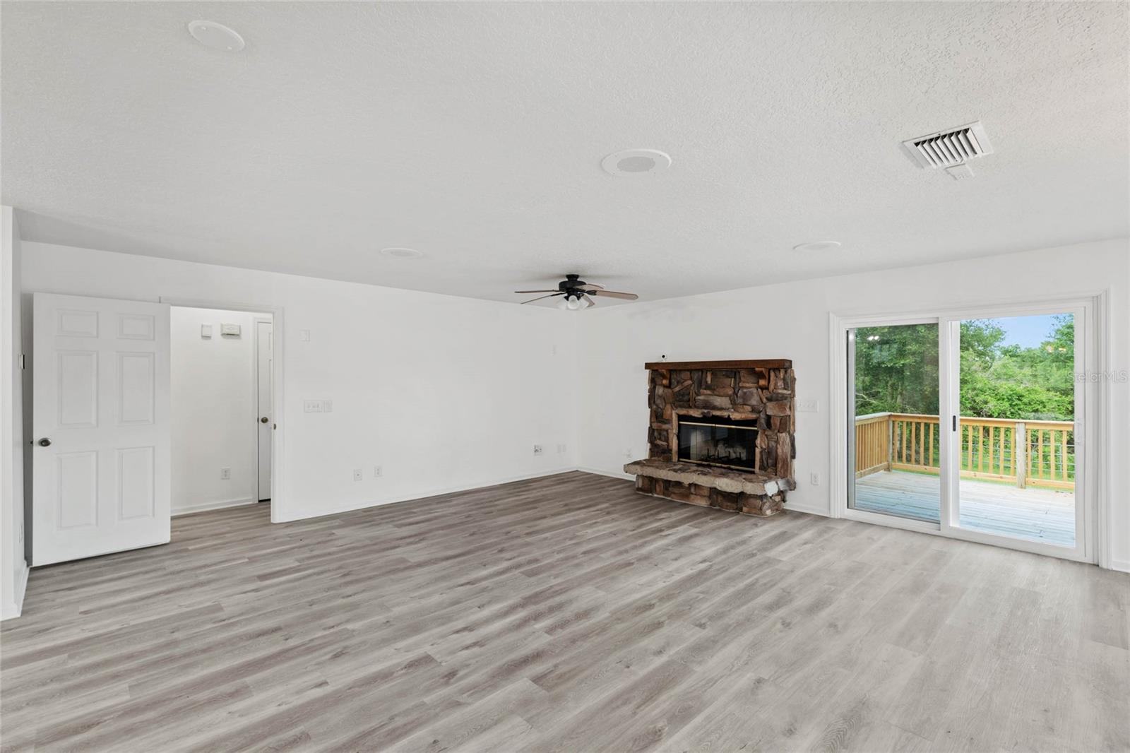 Image 10 of 53 For 41636 Outlaw Lane