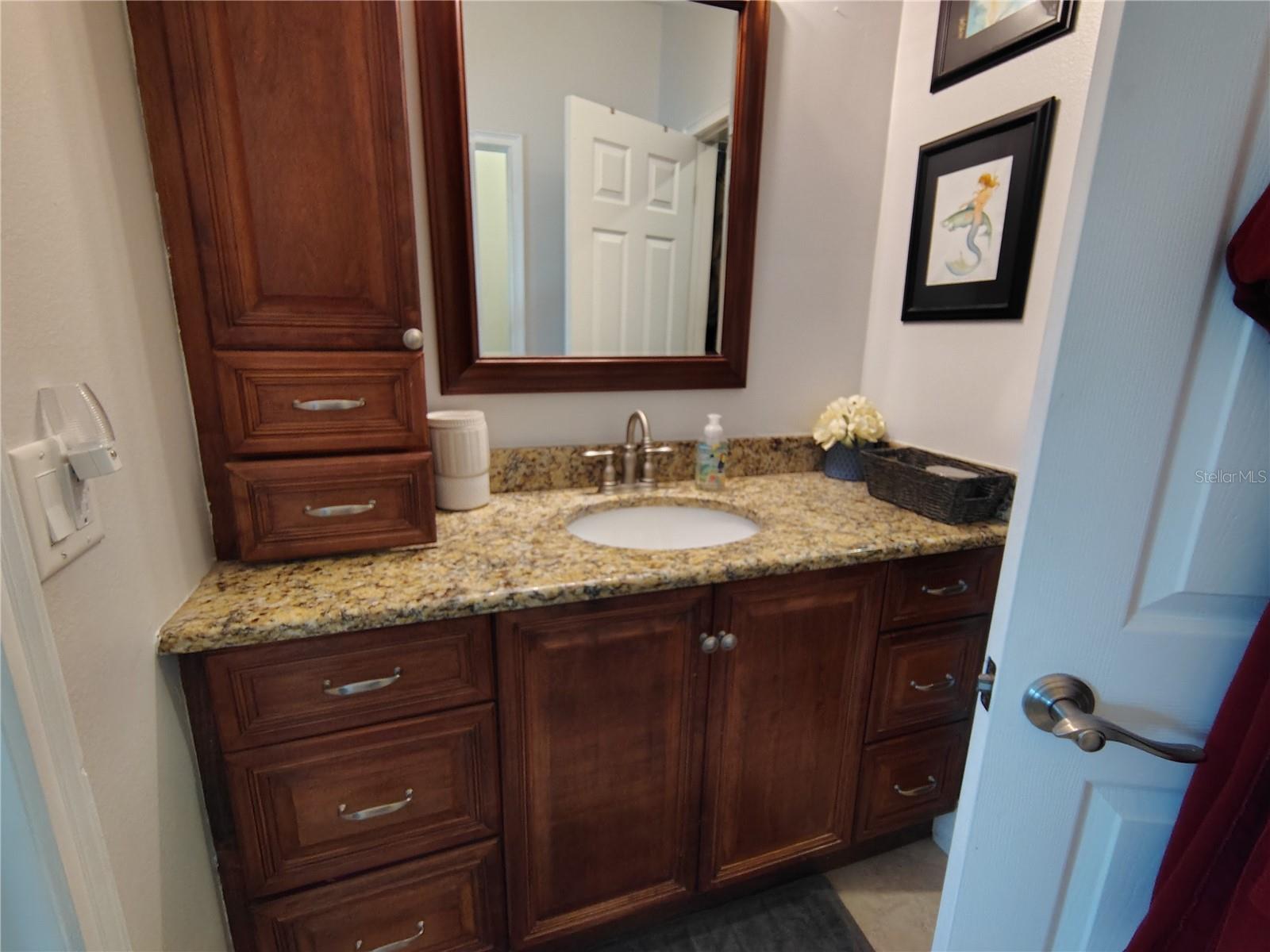 Image 30 of 40 For 876 Cr 467  
