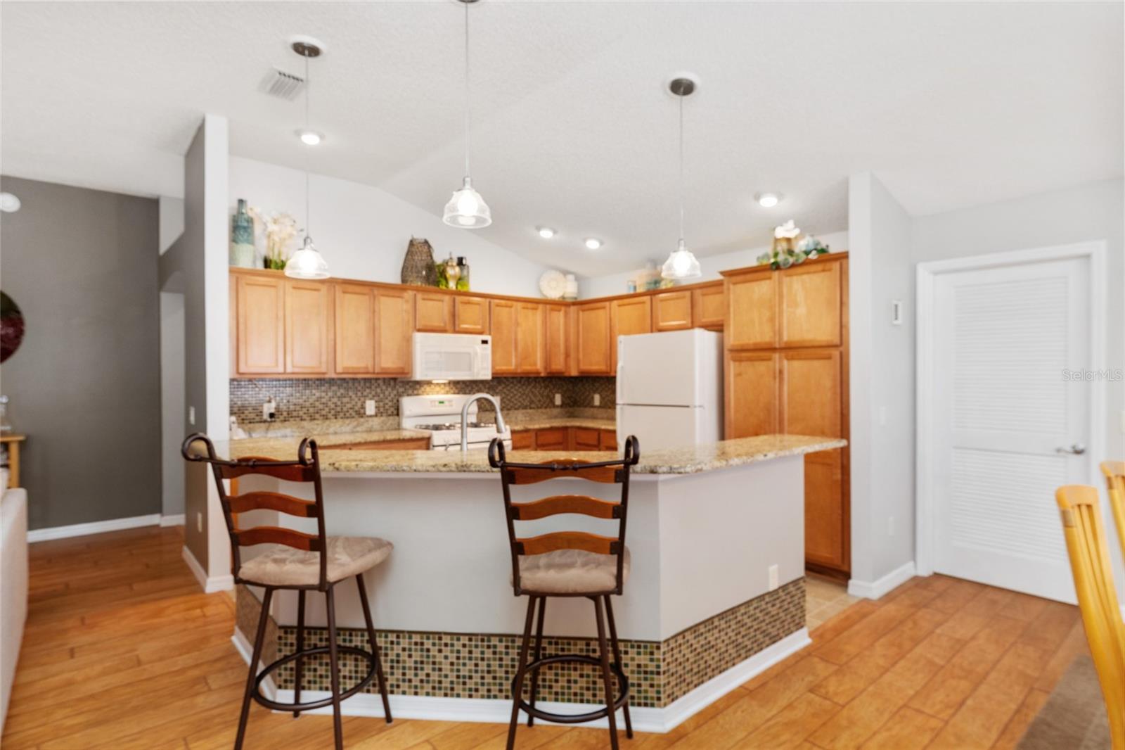 Listing photo id 8 for 1731 Mount Carmel Terrace