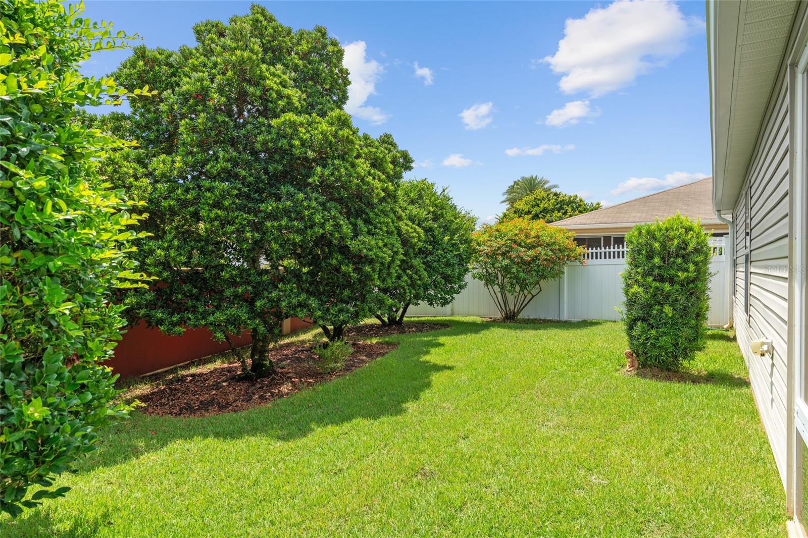 Listing photo id 37 for 1731 Mount Carmel Terrace