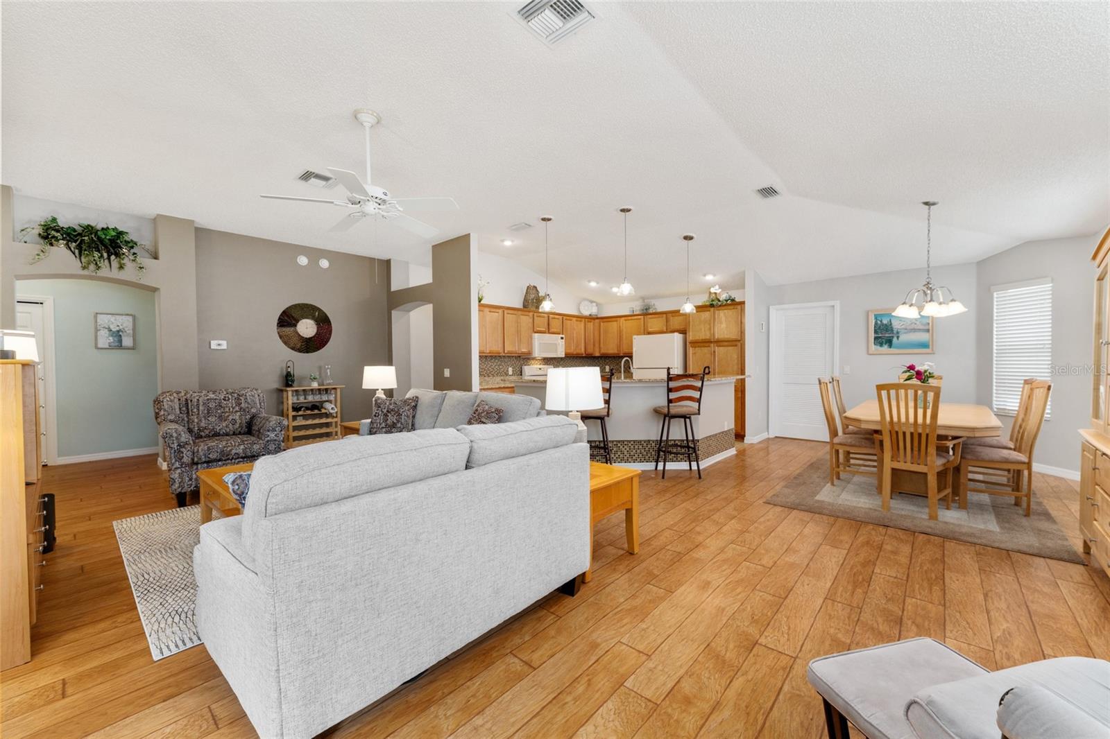 Listing photo id 5 for 1731 Mount Carmel Terrace