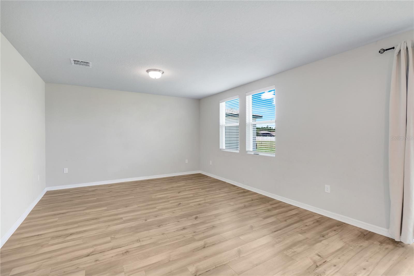 Image 9 of 39 For 341 Guadlupe Street