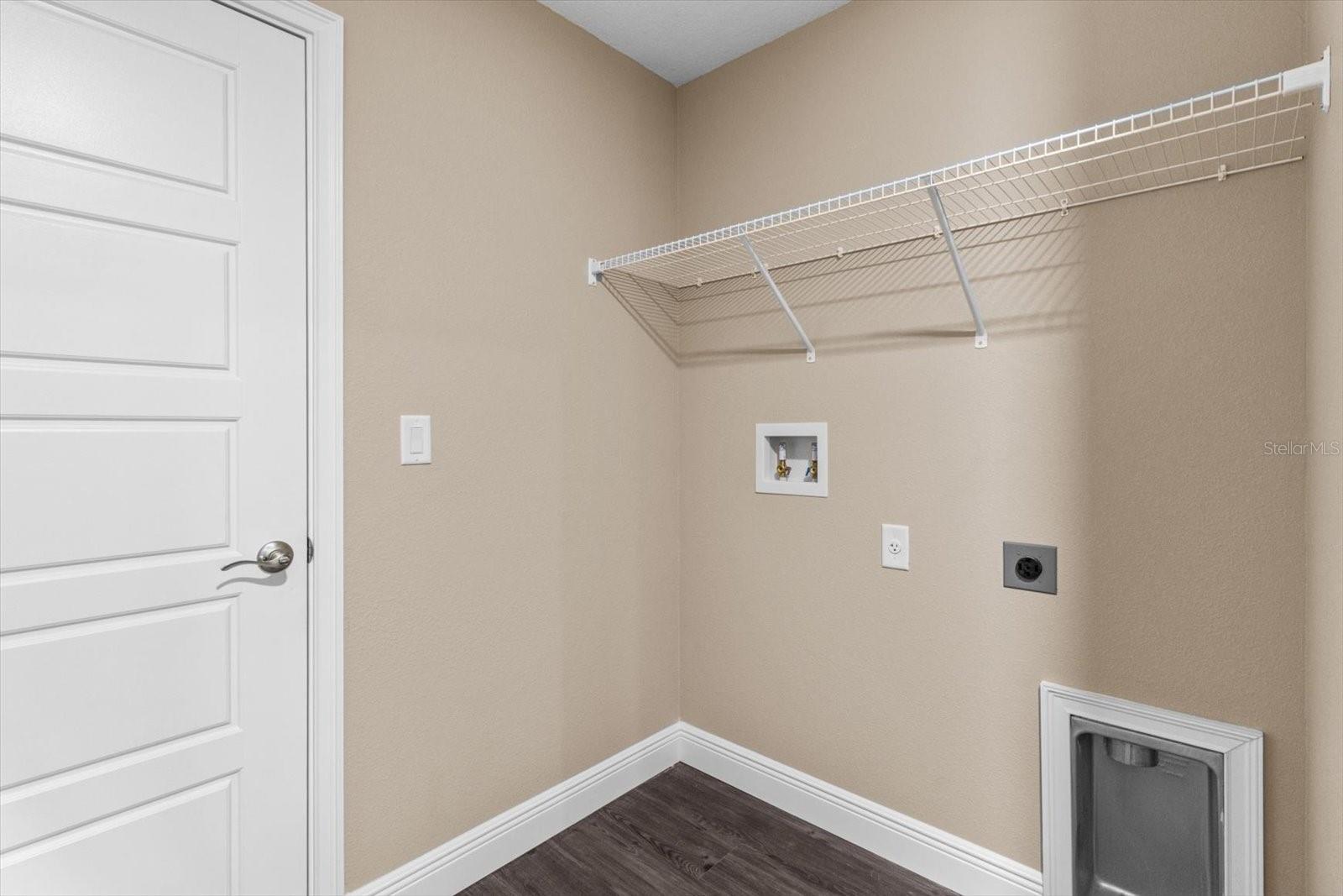 Listing photo id 9 for 7946 Manville Road