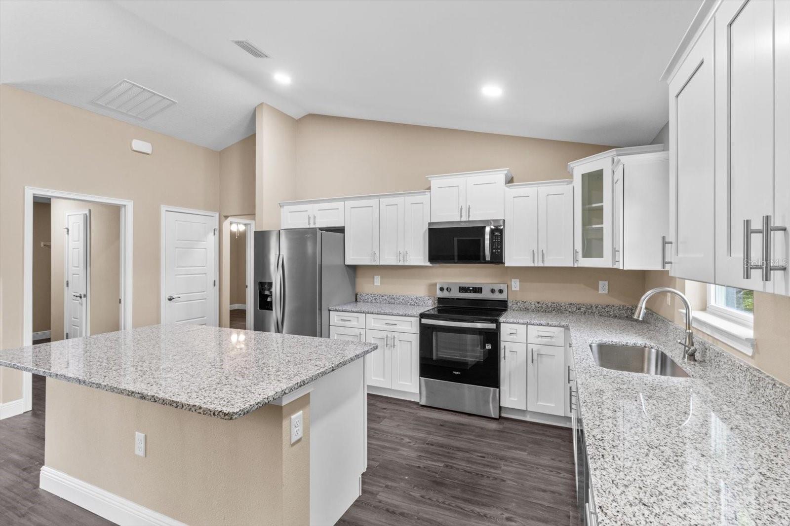 Listing photo id 23 for 7946 Manville Road