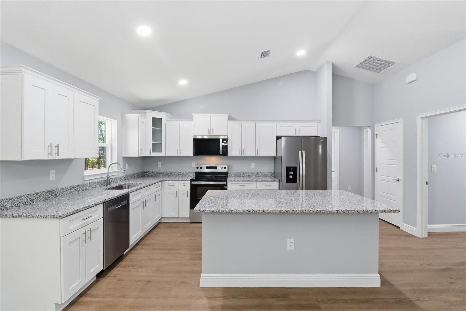 Listing photo id 10 for 9923 Baldwin Terrace