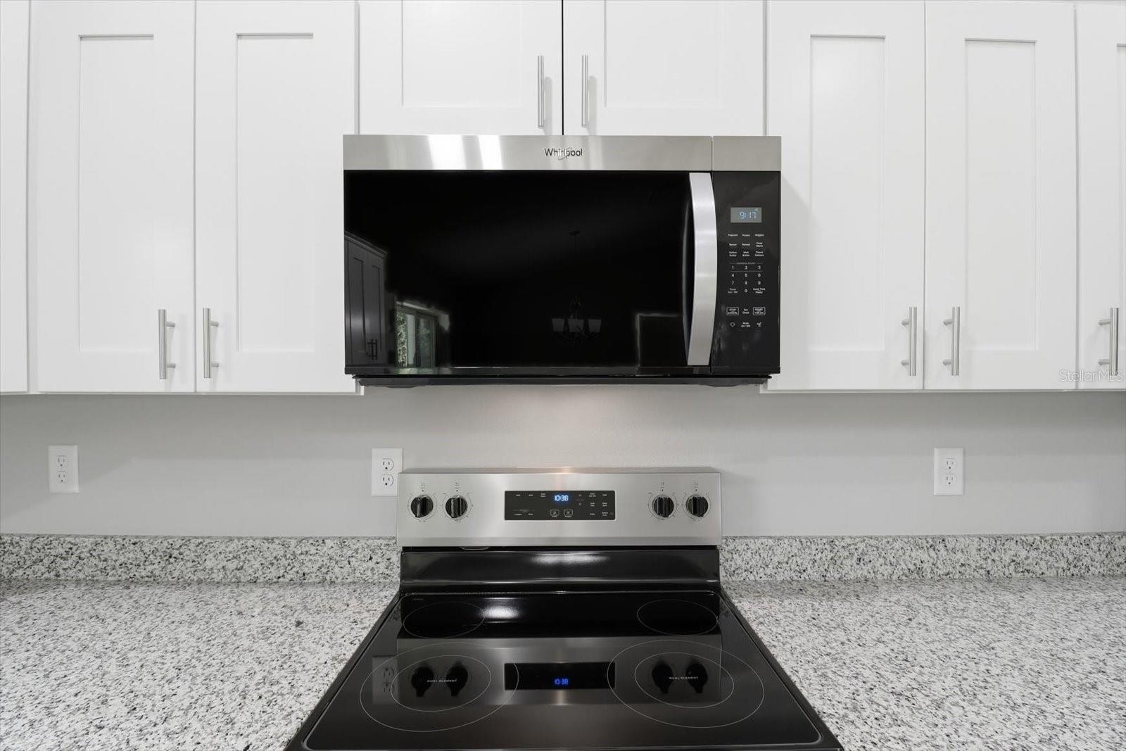 Listing photo id 13 for 9923 Baldwin Terrace