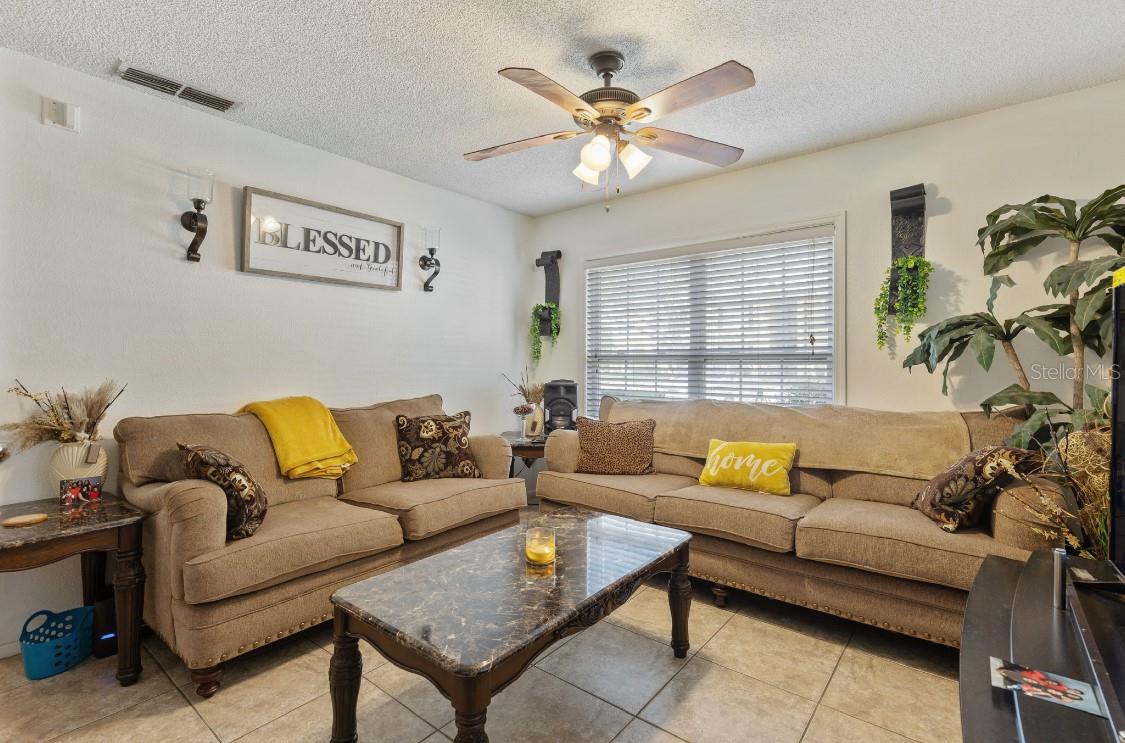 Image 2 of 11 For 2035 Dixie Belle Drive 2035m