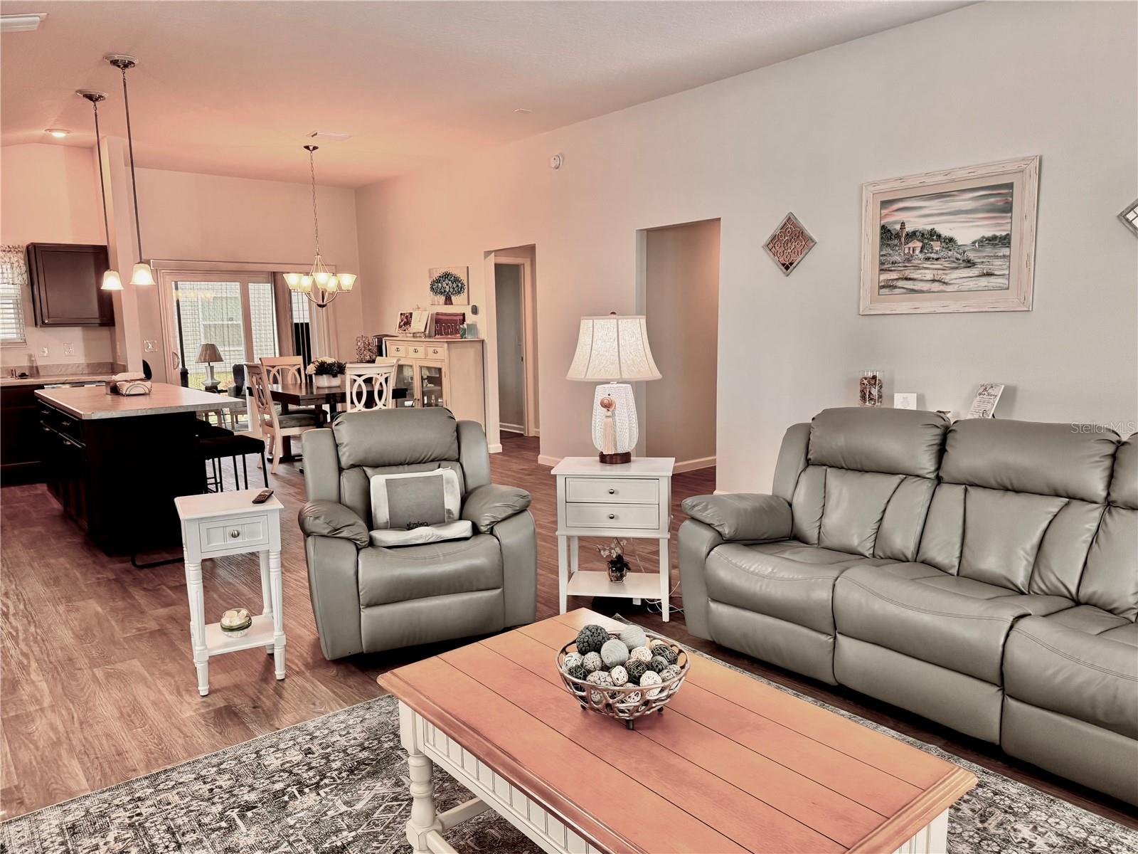 Image 6 of 27 For 767 Barron Place