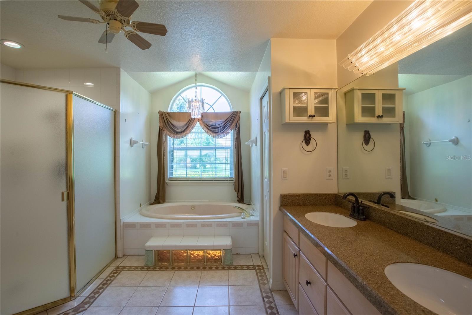 Image 17 of 51 For 14933 Thoroughbred Ln