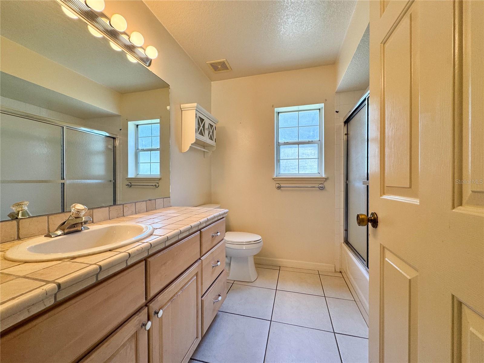 Image 21 of 51 For 14933 Thoroughbred Ln