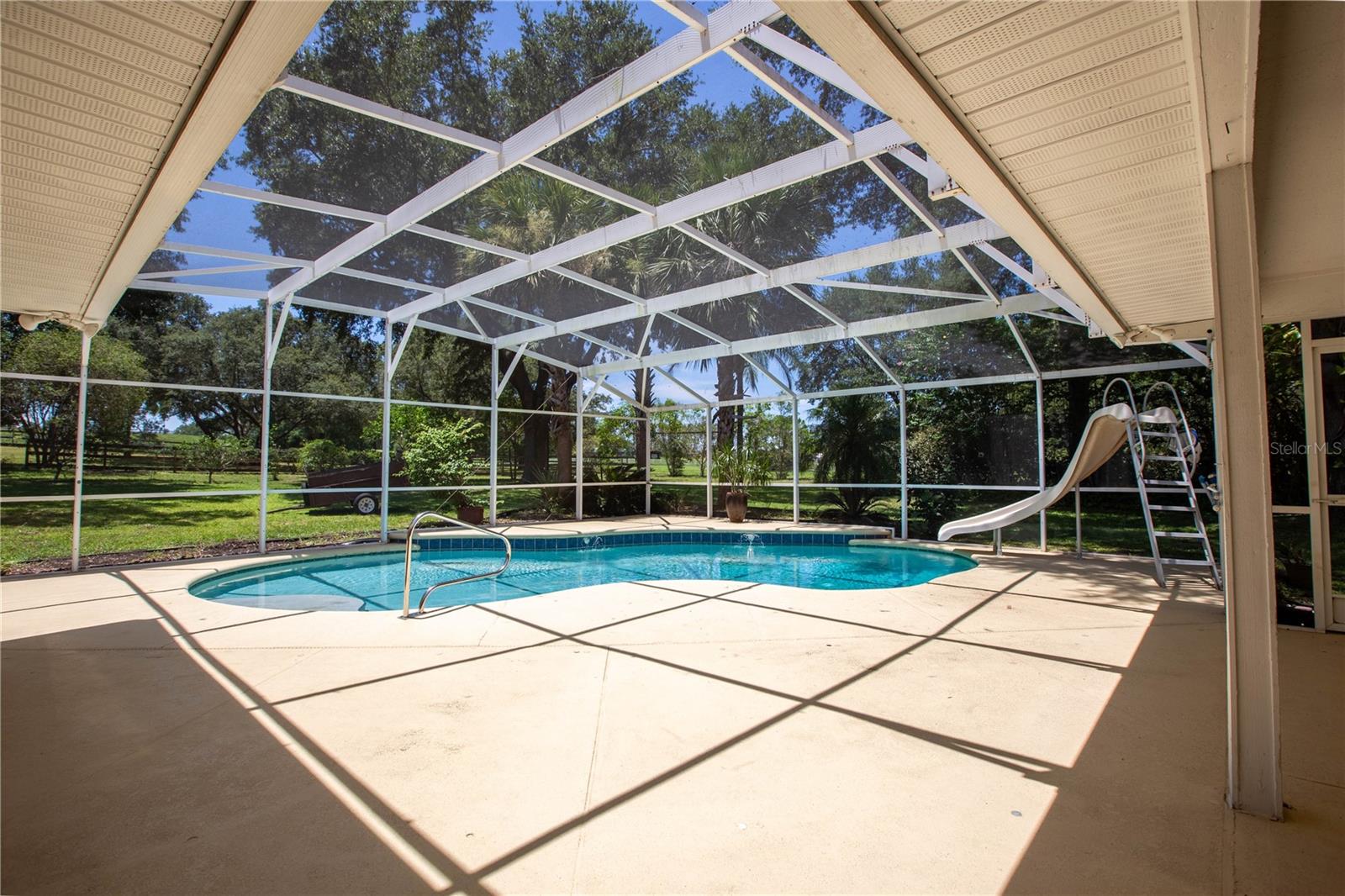 Image 27 of 51 For 14933 Thoroughbred Ln