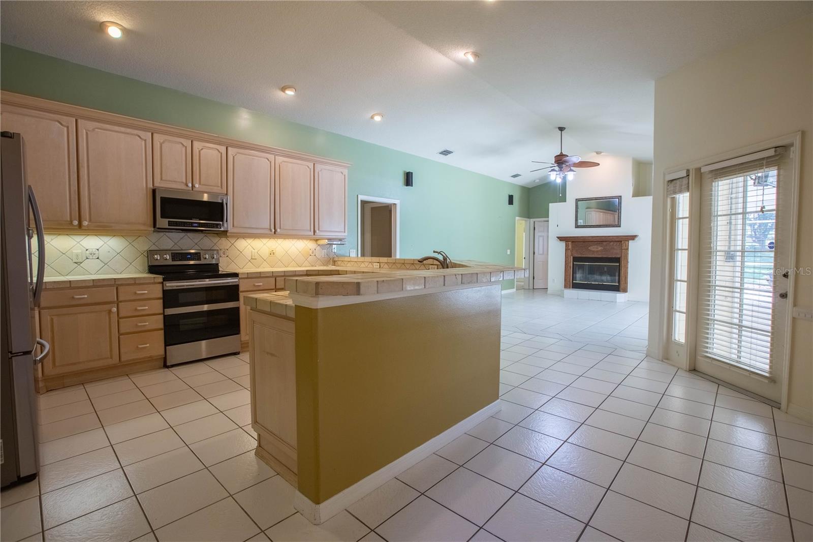 Image 7 of 51 For 14933 Thoroughbred Ln