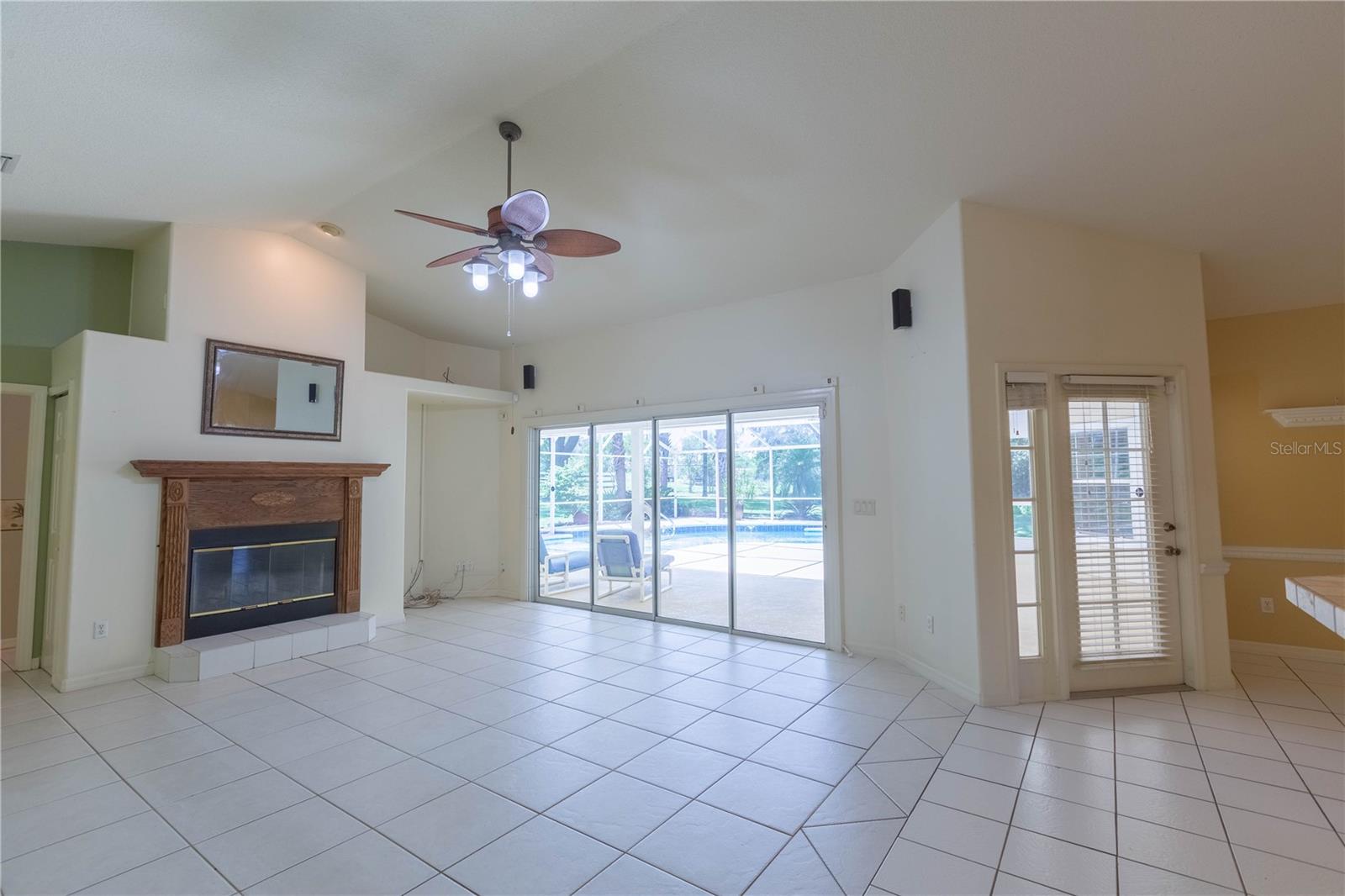 Image 8 of 51 For 14933 Thoroughbred Ln