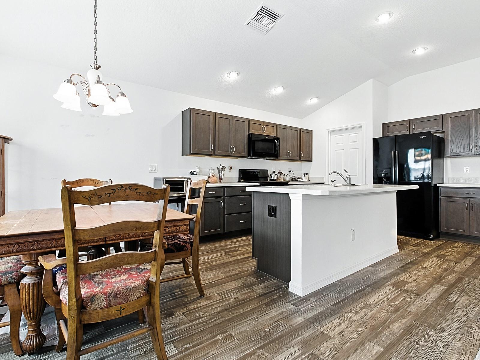 Image 19 of 37 For 2061 Biller Circle