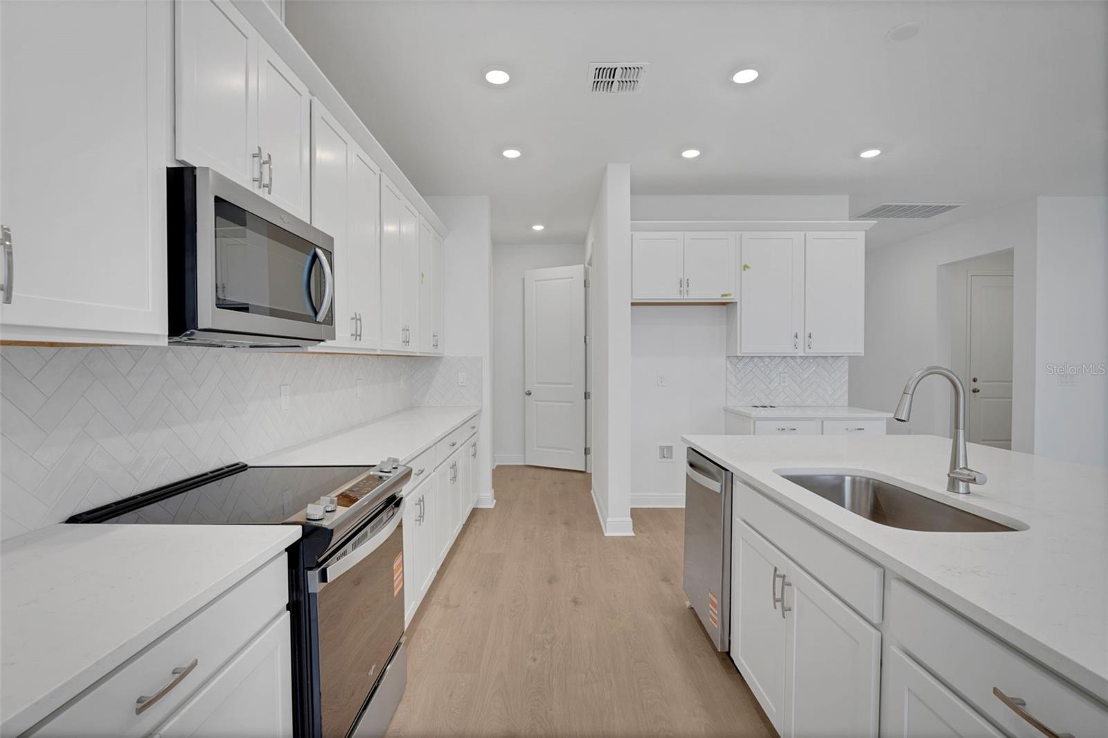 Image 12 of 21 For 991 Fiesta Key Circle