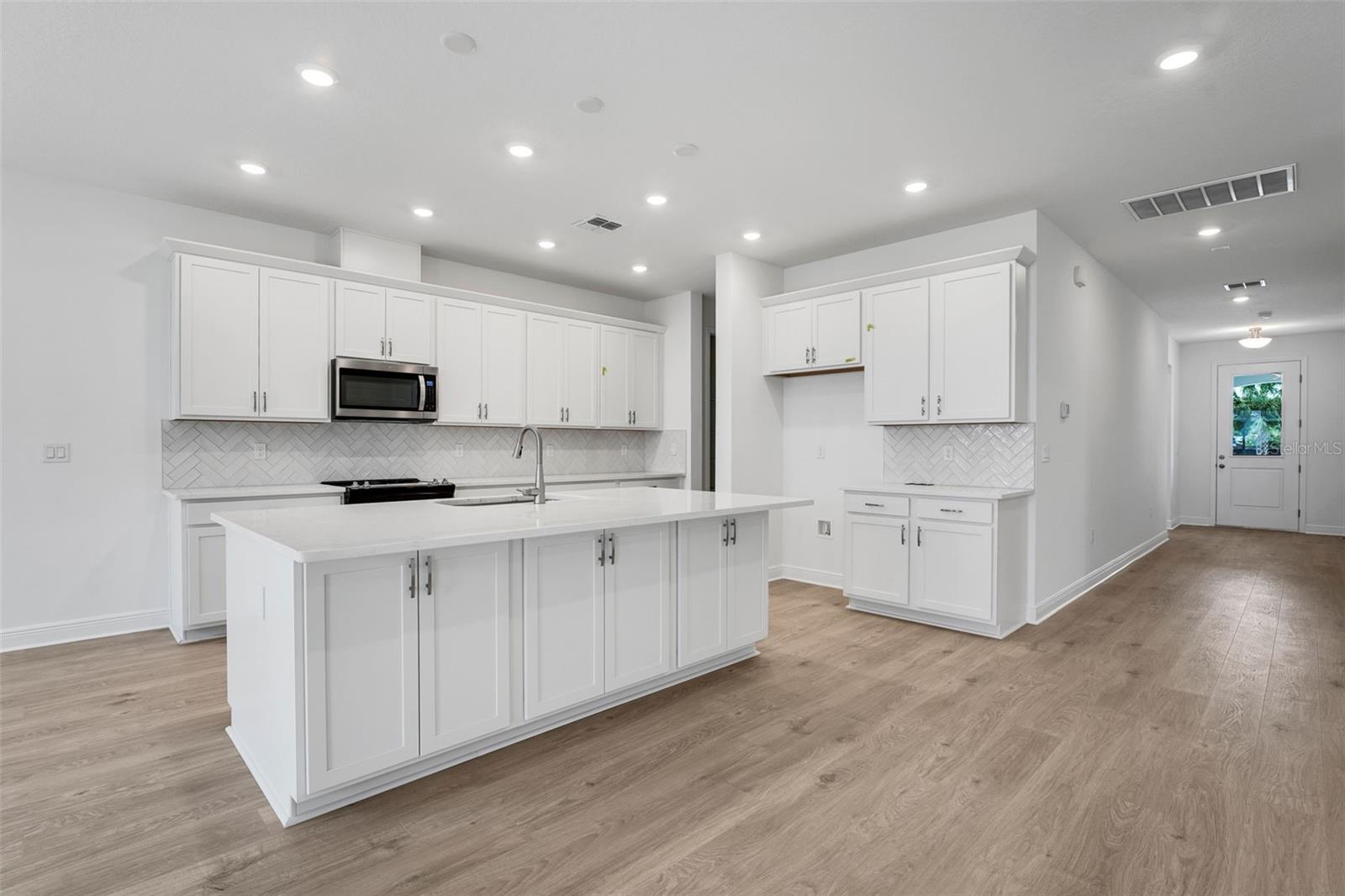 Image 13 of 21 For 991 Fiesta Key Circle