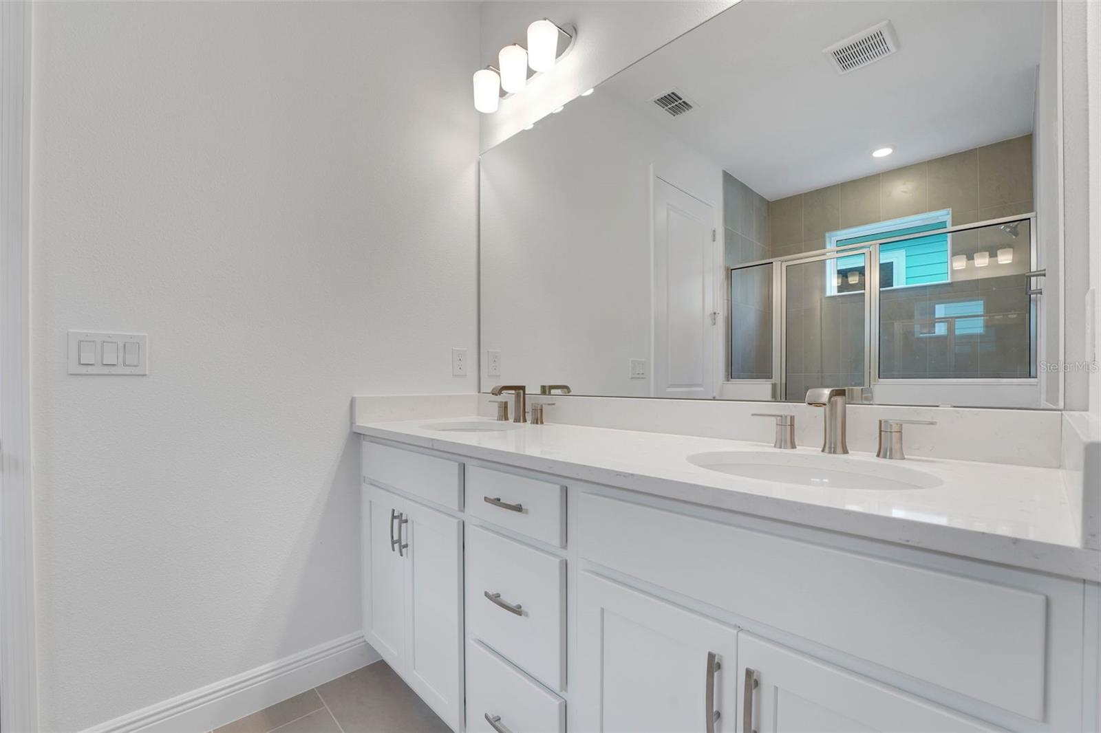 Image 20 of 21 For 991 Fiesta Key Circle