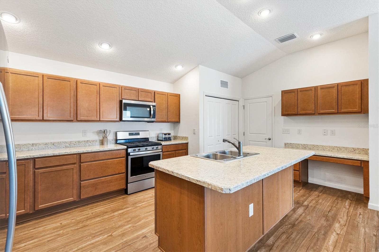 Image 11 of 33 For 2306 Sheehan Street