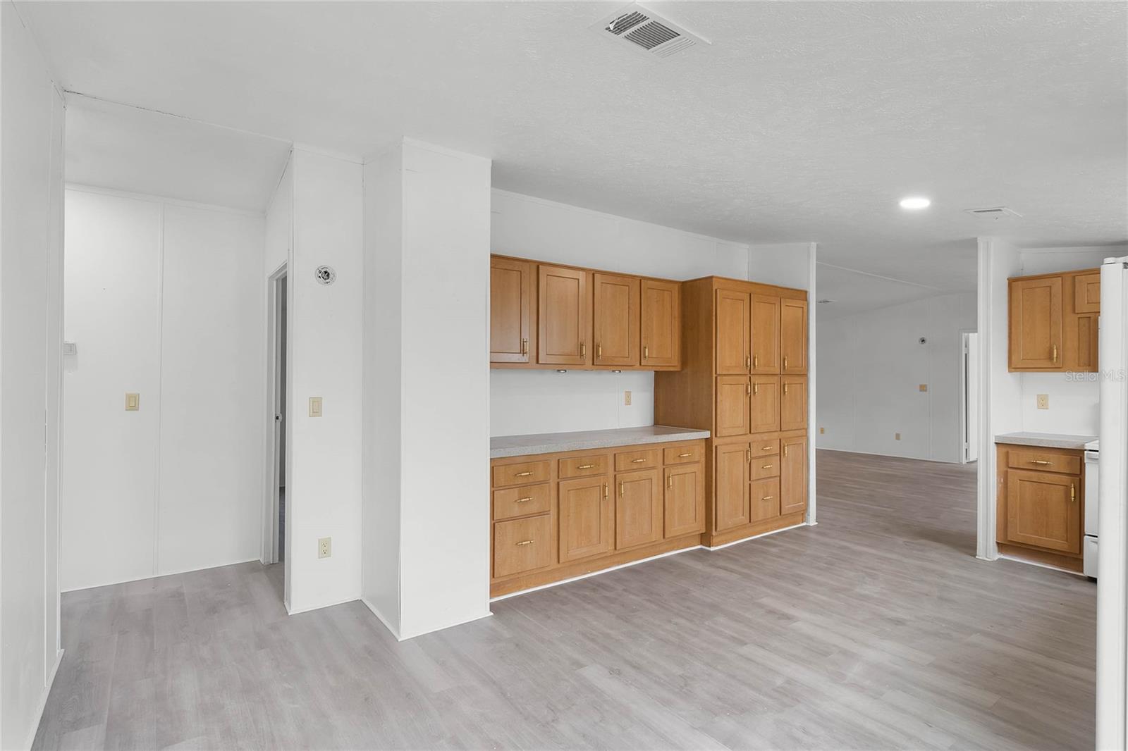 Image 10 of 19 For 571 Lindsey Drive