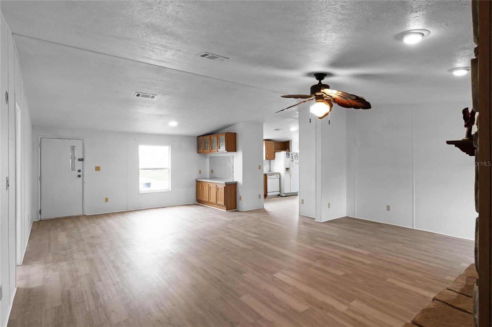 Image 3 of 19 For 571 Lindsey Drive